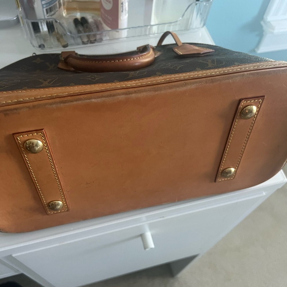 Louis Vuitton Alma Monogram canvas! - Picture 3 of 3